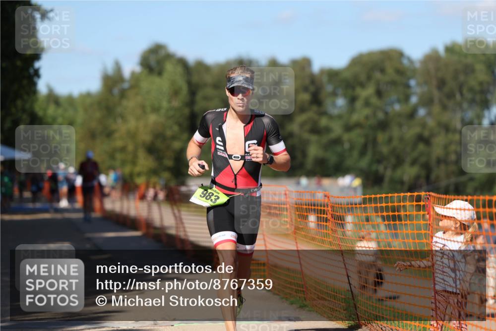07.09.2025 - 19. Norderstedt Triathlon Michael Strokosch http://msf.ph/oto/8767359 07.09.2025 15:17:42 Laufen 982, 983 meine-sportfotos.de