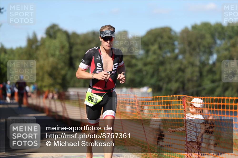 07.09.2025 - 19. Norderstedt Triathlon Michael Strokosch http://msf.ph/oto/8767361 07.09.2025 15:17:42 Laufen 982, 983 meine-sportfotos.de