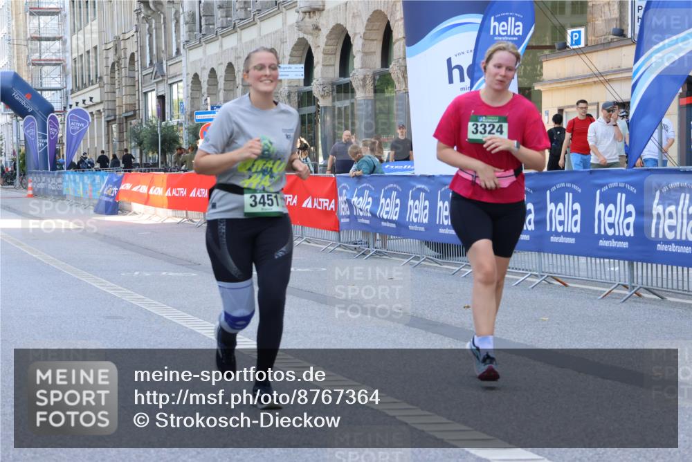 07.09.2025 - BARMER Alsterlauf Strokosch-Dieckow http://msf.ph/oto/8767364 07.09.2025 10:31:17 Ziel 2001, 4921, 4922 meine-sportfotos.de
