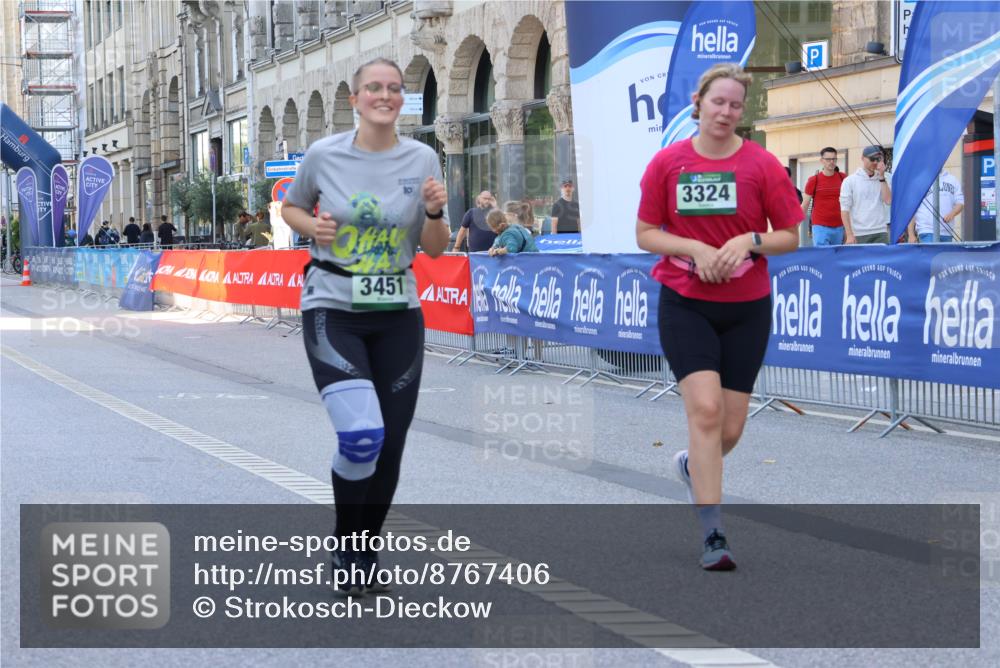 07.09.2025 - BARMER Alsterlauf Strokosch-Dieckow http://msf.ph/oto/8767406 07.09.2025 10:31:17 Ziel 2001, 4921, 4922 meine-sportfotos.de