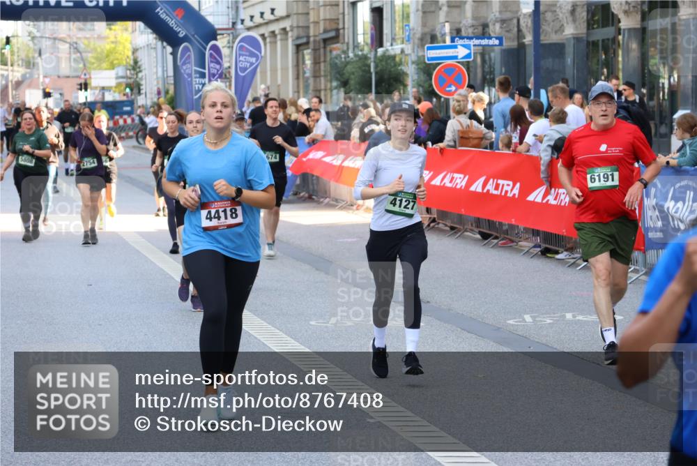 07.09.2025 - BARMER Alsterlauf Strokosch-Dieckow http://msf.ph/oto/8767408 07.09.2025 10:11:18 Ziel 2283, 2293, 2300, 2772, 2820, 2846, 2847, 2934, 3348, 3349, 3393, 3398, 3526, 3692, 3783, 3792, 3867, 4045, 4376, 4491, 5166, 5448, 5649, 5650, 5758, 5760, 6124, 6130, 6144, 6180, 8038, 8039, 8126, 8264 meine-sportfotos.de