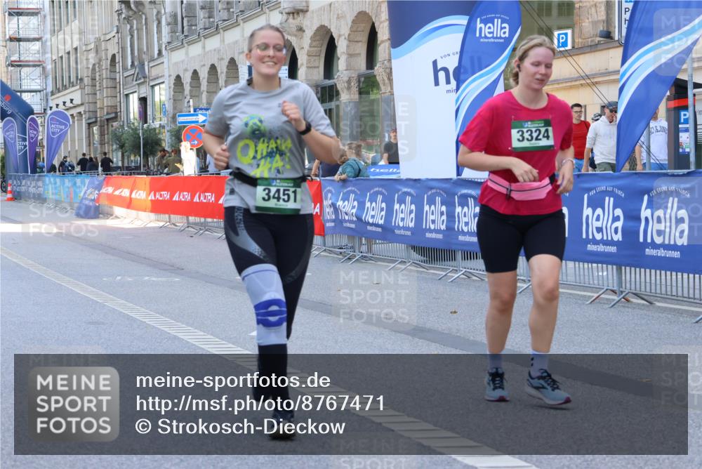07.09.2025 - BARMER Alsterlauf Strokosch-Dieckow http://msf.ph/oto/8767471 07.09.2025 10:31:17 Ziel 2001, 4921, 4922 meine-sportfotos.de