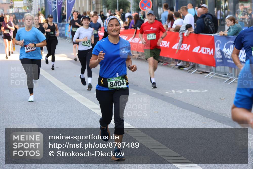 07.09.2025 - BARMER Alsterlauf Strokosch-Dieckow http://msf.ph/oto/8767489 07.09.2025 10:11:16 Ziel 2283, 2293, 2300, 2772, 2820, 2934, 3348, 3349, 3393, 3398, 3485, 3526, 3692, 3732, 3783, 3828, 3867, 4045, 4376, 4491, 4846, 5166, 5448, 5649, 5650, 6124, 6130, 6144, 6180, 8038, 8039, 8264 meine-sportfotos.de