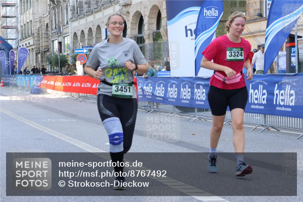 07.09.2025 - BARMER Alsterlauf Strokosch-Dieckow http://msf.ph/oto/8767492 07.09.2025 10:31:17 Ziel 2001, 4921, 4922 meine-sportfotos.de