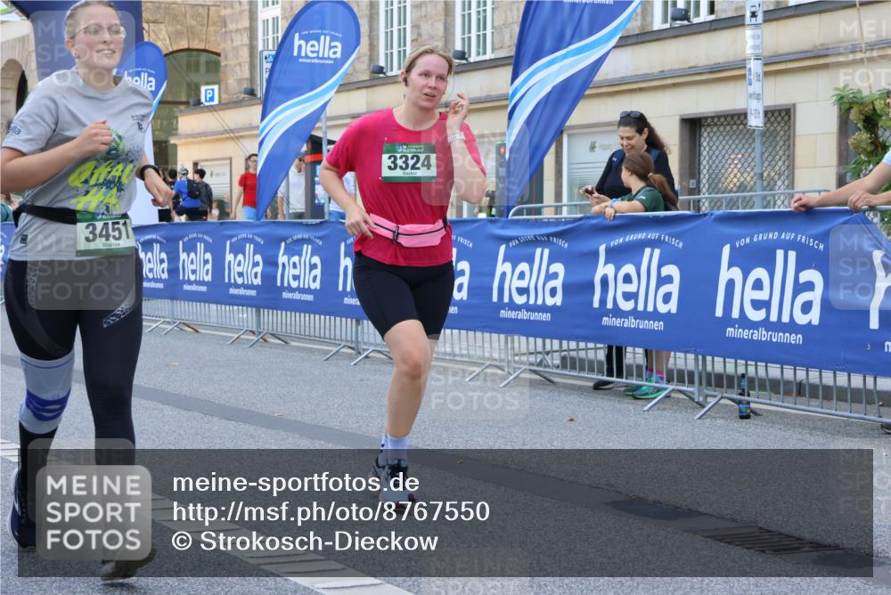 07.09.2025 - BARMER Alsterlauf Strokosch-Dieckow http://msf.ph/oto/8767550 07.09.2025 10:31:18 Ziel 2001, 4921, 4922 meine-sportfotos.de