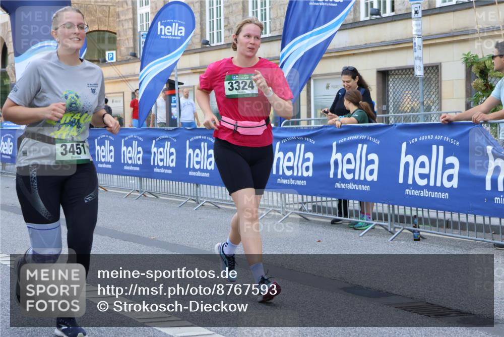 07.09.2025 - BARMER Alsterlauf Strokosch-Dieckow http://msf.ph/oto/8767593 07.09.2025 10:31:19 Ziel 2001, 4921, 4922 meine-sportfotos.de