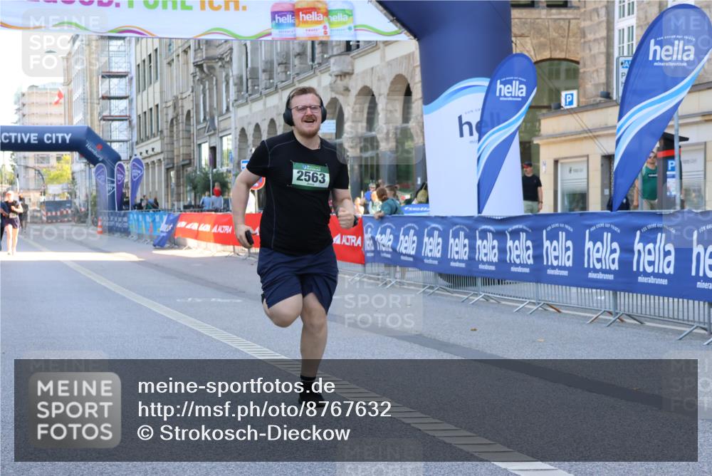 07.09.2025 - BARMER Alsterlauf Strokosch-Dieckow http://msf.ph/oto/8767632 07.09.2025 10:31:23 Ziel 2807, 4921, 4922 meine-sportfotos.de