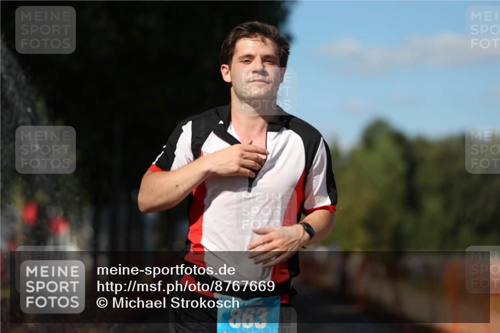 07.09.2025 - 19. Norderstedt Triathlon Michael Strokosch http://msf.ph/oto/8767669 07.09.2025 15:19:37 Laufen 863, 1434 meine-sportfotos.de