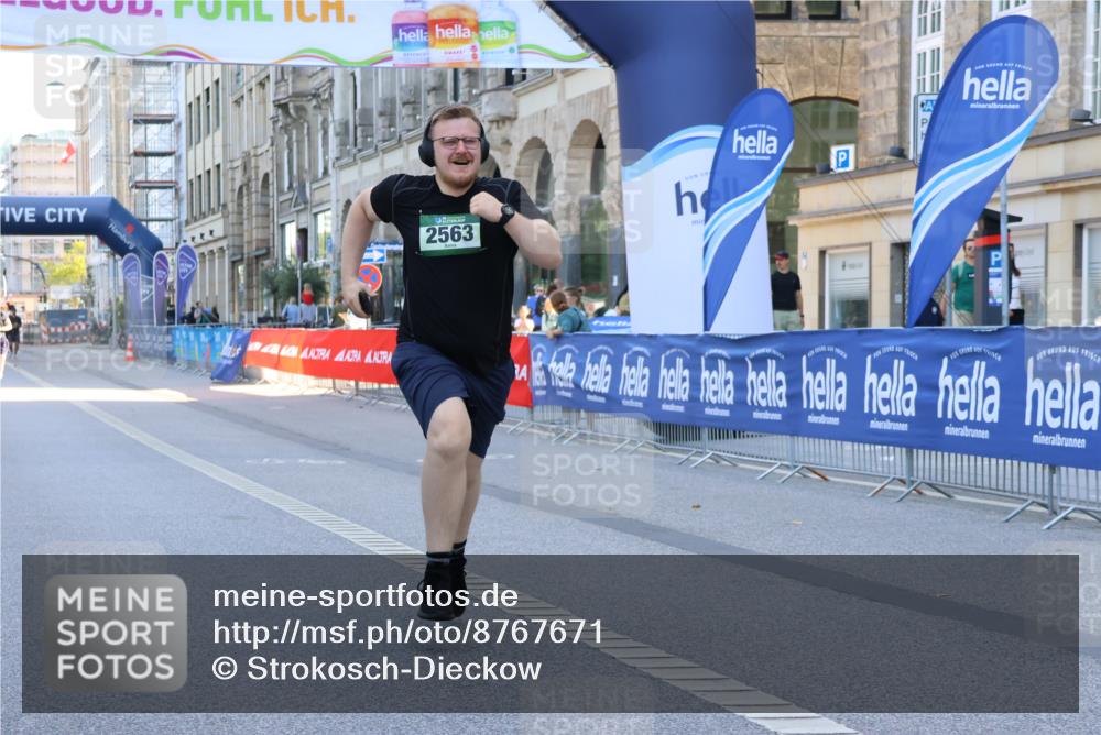 07.09.2025 - BARMER Alsterlauf Strokosch-Dieckow http://msf.ph/oto/8767671 07.09.2025 10:31:23 Ziel 2807, 4921, 4922 meine-sportfotos.de