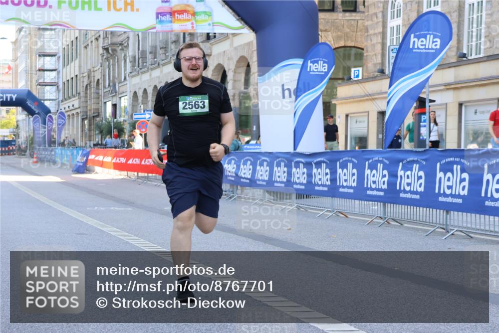 07.09.2025 - BARMER Alsterlauf Strokosch-Dieckow http://msf.ph/oto/8767701 07.09.2025 10:31:24 Ziel 2807, 4921, 4922 meine-sportfotos.de