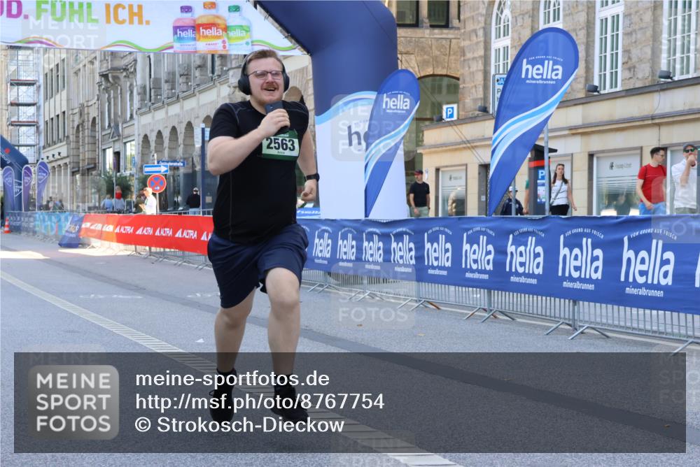 07.09.2025 - BARMER Alsterlauf Strokosch-Dieckow http://msf.ph/oto/8767754 07.09.2025 10:31:24 Ziel 2807, 4921, 4922 meine-sportfotos.de