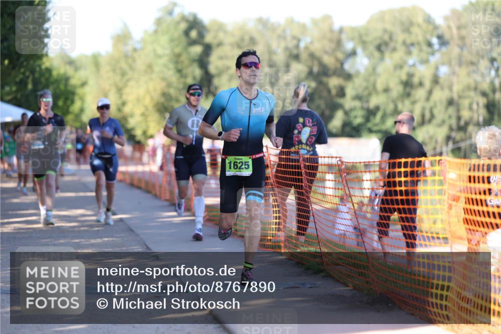 07.09.2025 - 19. Norderstedt Triathlon Michael Strokosch http://msf.ph/oto/8767890 07.09.2025 16:17:57 Laufen 397, 515, 524, 884, 1044, 1076, 1450, 1595, 1625 meine-sportfotos.de