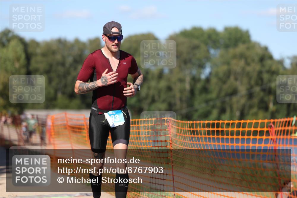 07.09.2025 - 19. Norderstedt Triathlon Michael Strokosch http://msf.ph/oto/8767903 07.09.2025 15:20:27 Laufen 393, 908, 1456 meine-sportfotos.de