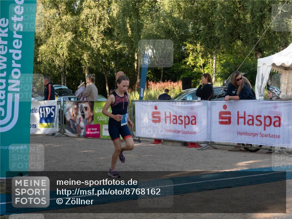 07.09.2025 - 19. Norderstedt Triathlon Zöllner http://msf.ph/oto/8768162 07.09.2025 09:15:48 Ziel 7, 17, 34 meine-sportfotos.de