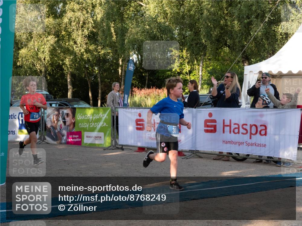 07.09.2025 - 19. Norderstedt Triathlon Zöllner http://msf.ph/oto/8768249 07.09.2025 09:16:33 Ziel 11, 16, 38 meine-sportfotos.de