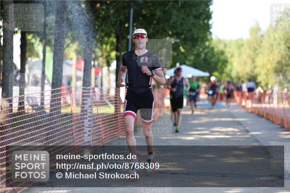 07.09.2025 - 19. Norderstedt Triathlon Michael Strokosch http://msf.ph/oto/8768309 07.09.2025 16:19:30 Laufen 534, 544, 1049 meine-sportfotos.de