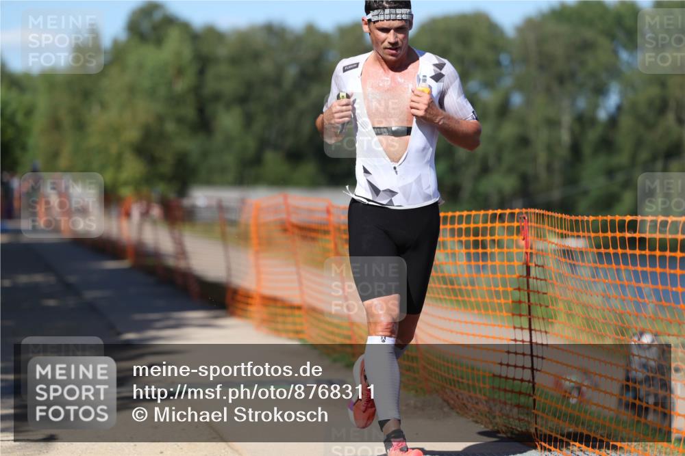 07.09.2025 - 19. Norderstedt Triathlon Michael Strokosch http://msf.ph/oto/8768311 07.09.2025 15:22:35 Laufen 364, 1501 meine-sportfotos.de