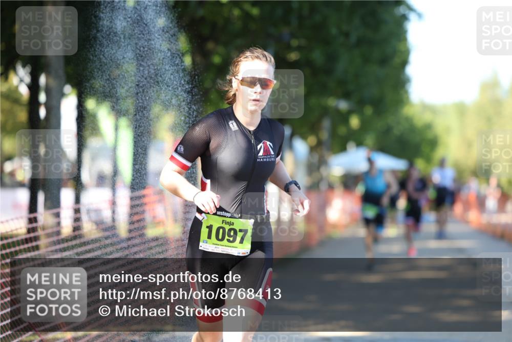 07.09.2025 - 19. Norderstedt Triathlon Michael Strokosch http://msf.ph/oto/8768413 07.09.2025 16:19:55 Laufen 546, 873, 1052, 1097, 1592, 1614, 1620 meine-sportfotos.de