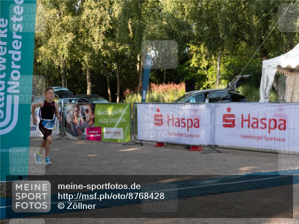 07.09.2025 - 19. Norderstedt Triathlon Zöllner http://msf.ph/oto/8768428 07.09.2025 09:17:52 Ziel 24, 31, 32, 43 meine-sportfotos.de