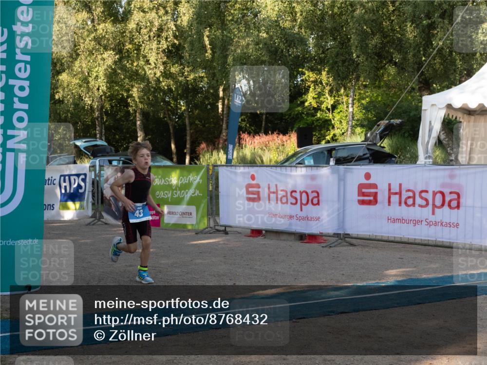 07.09.2025 - 19. Norderstedt Triathlon Zöllner http://msf.ph/oto/8768432 07.09.2025 09:17:52 Ziel 24, 31, 32, 43 meine-sportfotos.de
