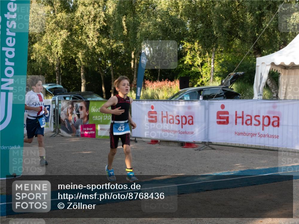 07.09.2025 - 19. Norderstedt Triathlon Zöllner http://msf.ph/oto/8768436 07.09.2025 09:17:53 Ziel 24, 31, 32, 43 meine-sportfotos.de