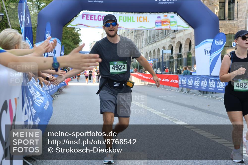 07.09.2025 - BARMER Alsterlauf Strokosch-Dieckow http://msf.ph/oto/8768542 07.09.2025 10:32:04 Ziel 3307, 4222 meine-sportfotos.de