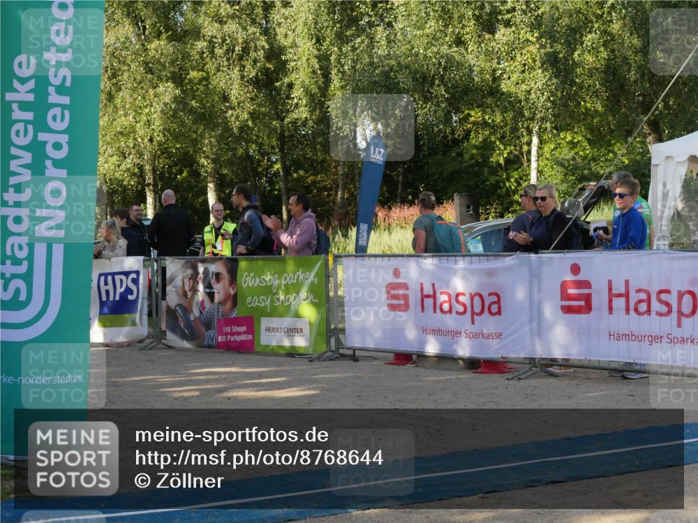 07.09.2025 - 19. Norderstedt Triathlon Zöllner http://msf.ph/oto/8768644 07.09.2025 09:45:55 Ziel 594, 595, 604 meine-sportfotos.de