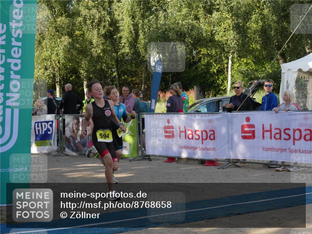07.09.2025 - 19. Norderstedt Triathlon Zöllner http://msf.ph/oto/8768658 07.09.2025 09:45:56 Ziel 594, 595, 604 meine-sportfotos.de