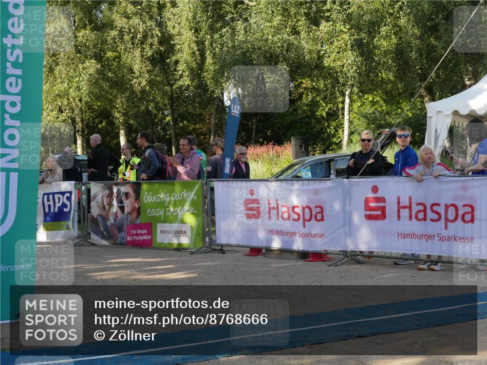 07.09.2025 - 19. Norderstedt Triathlon Zöllner http://msf.ph/oto/8768666 07.09.2025 09:45:57 Ziel 594, 595, 604 meine-sportfotos.de
