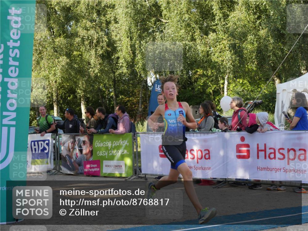 07.09.2025 - 19. Norderstedt Triathlon Zöllner http://msf.ph/oto/8768817 07.09.2025 09:48:02 Ziel 587, 591 meine-sportfotos.de