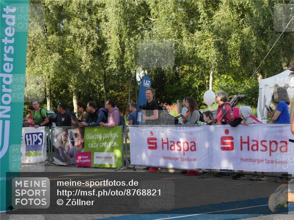 07.09.2025 - 19. Norderstedt Triathlon Zöllner http://msf.ph/oto/8768821 07.09.2025 09:48:03 Ziel 587, 591 meine-sportfotos.de