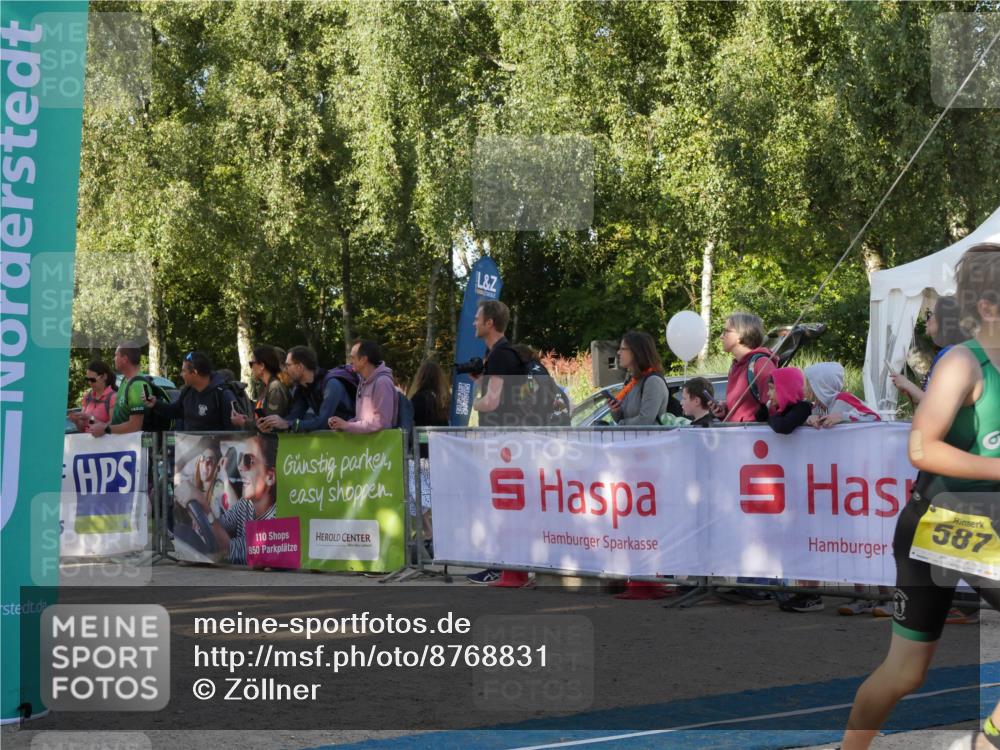 07.09.2025 - 19. Norderstedt Triathlon Zöllner http://msf.ph/oto/8768831 07.09.2025 09:48:04 Ziel 587, 591 meine-sportfotos.de