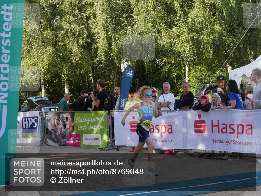 07.09.2025 - 19. Norderstedt Triathlon Zöllner http://msf.ph/oto/8769048 07.09.2025 09:49:45 Ziel 555, 624 meine-sportfotos.de