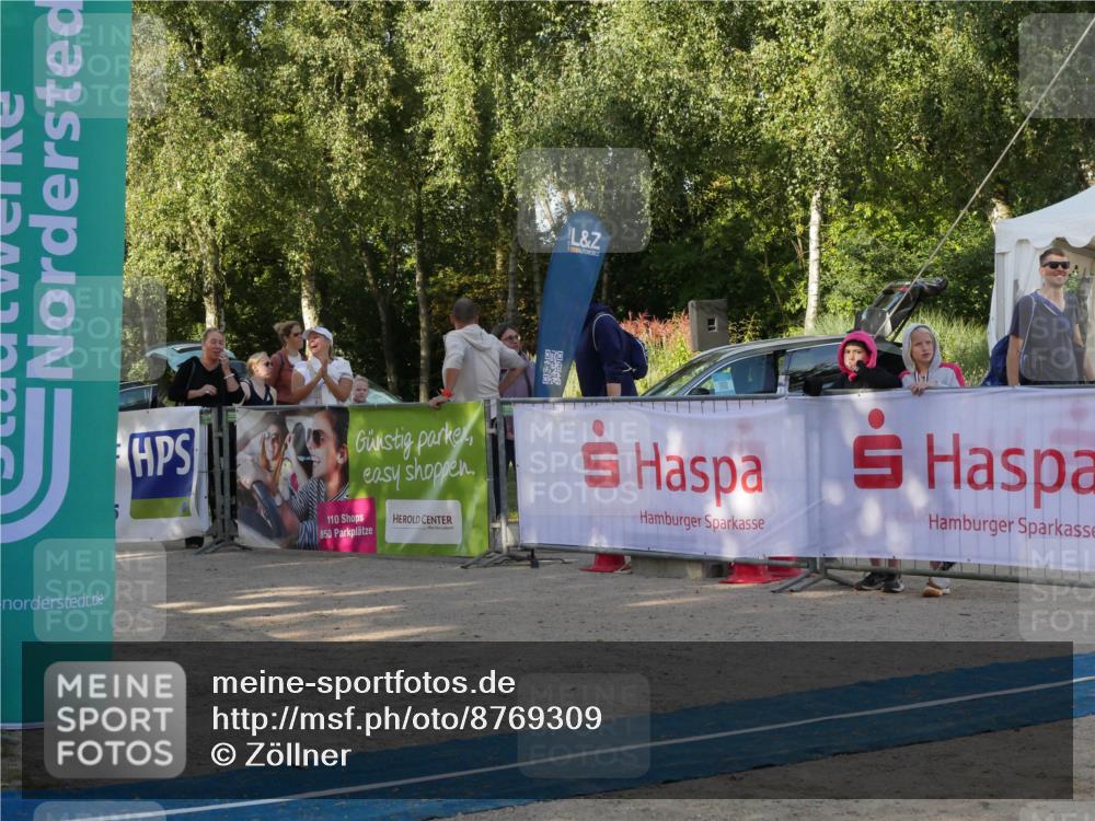 07.09.2025 - 19. Norderstedt Triathlon Zöllner http://msf.ph/oto/8769309 07.09.2025 09:52:31 Ziel 579, 580, 631 meine-sportfotos.de