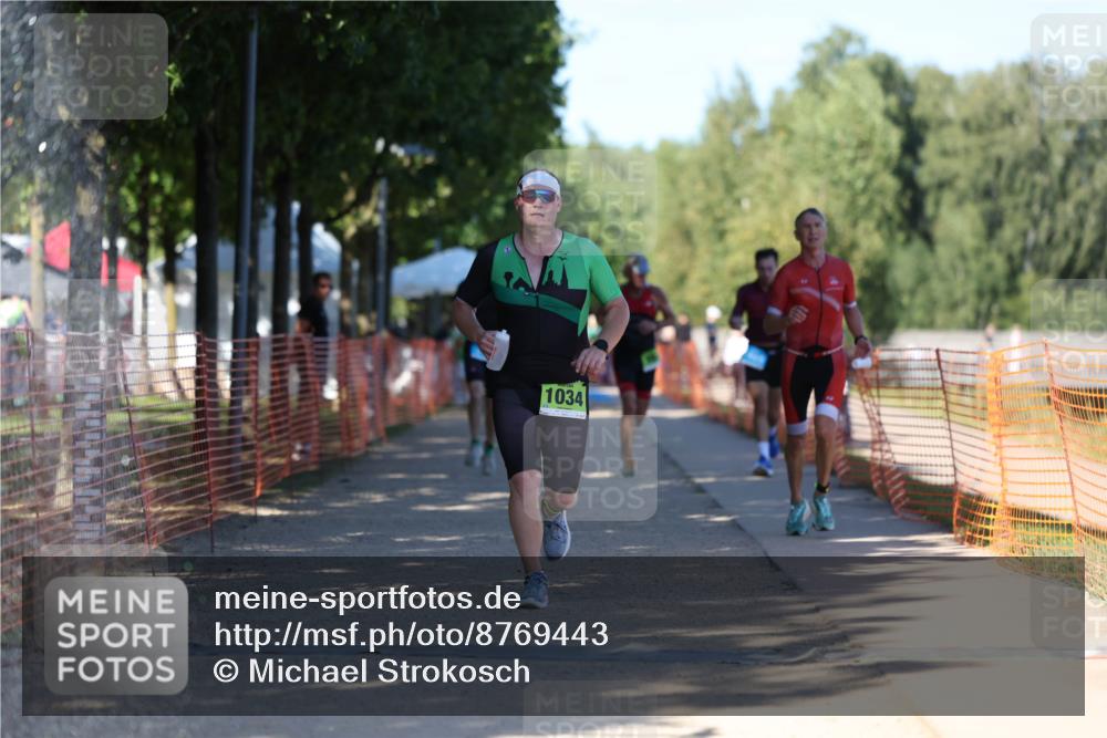 07.09.2025 - 19. Norderstedt Triathlon Michael Strokosch http://msf.ph/oto/8769443 07.09.2025 15:28:20 Laufen 879, 977, 1034, 1465 meine-sportfotos.de