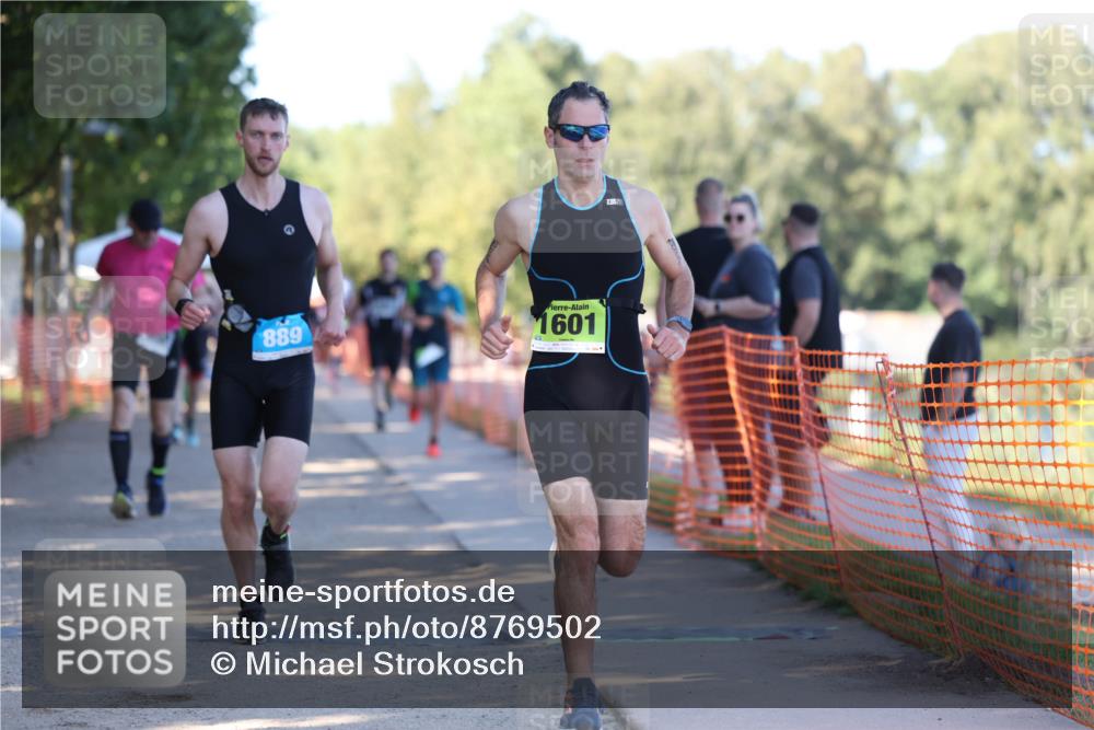 07.09.2025 - 19. Norderstedt Triathlon Michael Strokosch http://msf.ph/oto/8769502 07.09.2025 16:24:00 Laufen 889, 945, 950, 1085, 1574, 1601 meine-sportfotos.de