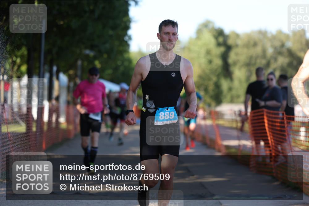 07.09.2025 - 19. Norderstedt Triathlon Michael Strokosch http://msf.ph/oto/8769509 07.09.2025 16:24:01 Laufen 889, 945, 950, 1085, 1551, 1574, 1601 meine-sportfotos.de