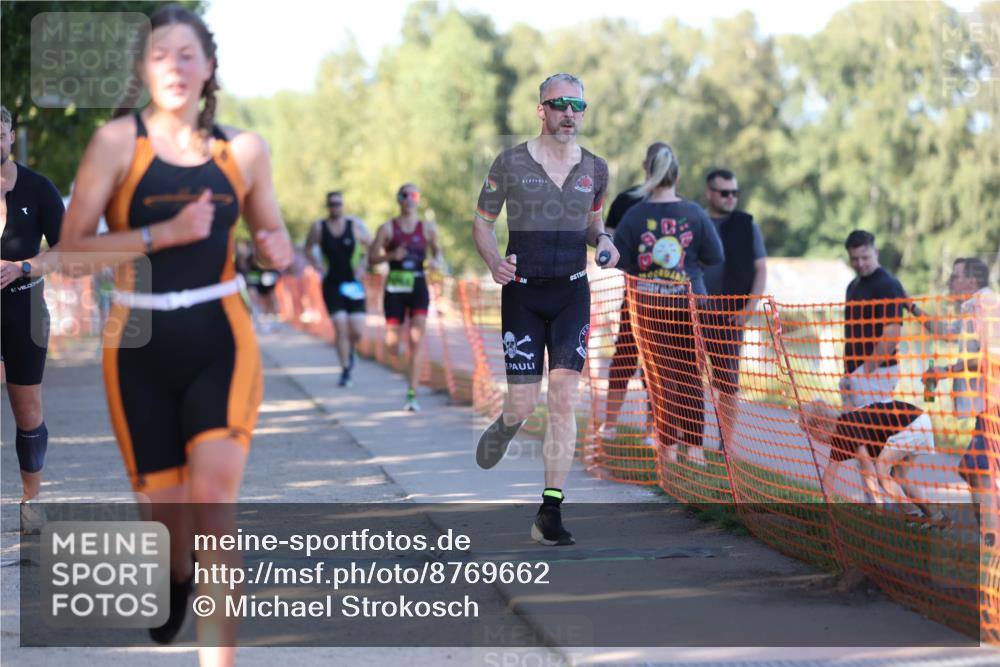 07.09.2025 - 19. Norderstedt Triathlon Michael Strokosch http://msf.ph/oto/8769662 07.09.2025 16:24:31 Laufen 483, 528, 871, 1064, 1512, 1522 meine-sportfotos.de