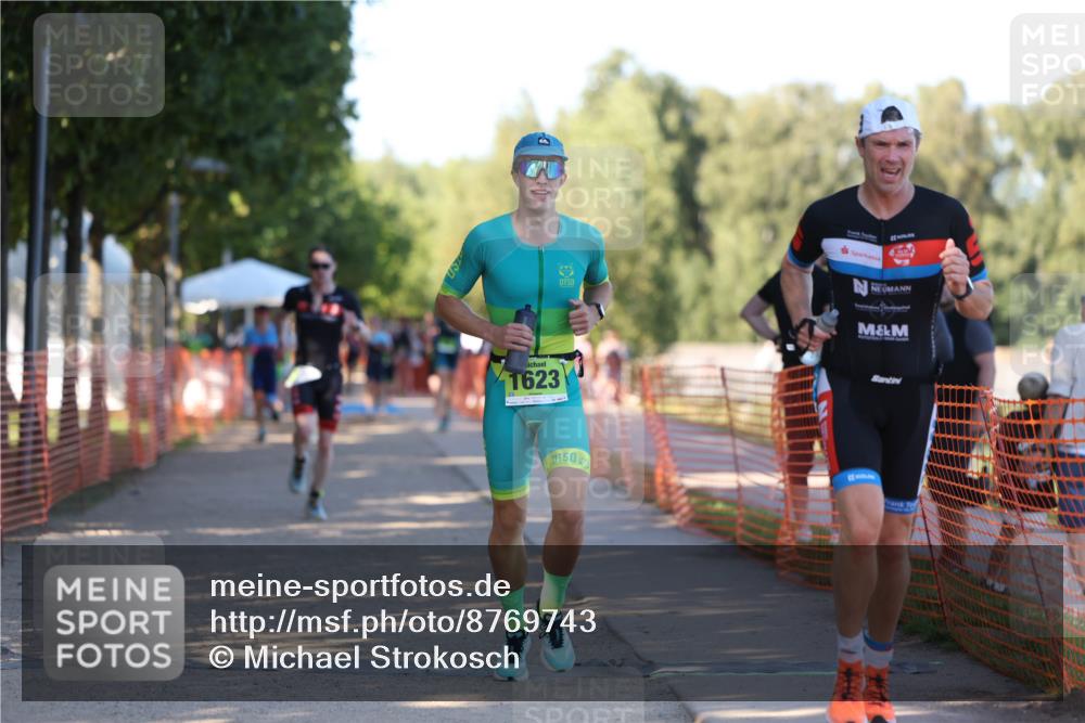 07.09.2025 - 19. Norderstedt Triathlon Michael Strokosch http://msf.ph/oto/8769743 07.09.2025 16:25:23 Laufen 402, 523, 1104, 1417, 1447, 1623 meine-sportfotos.de