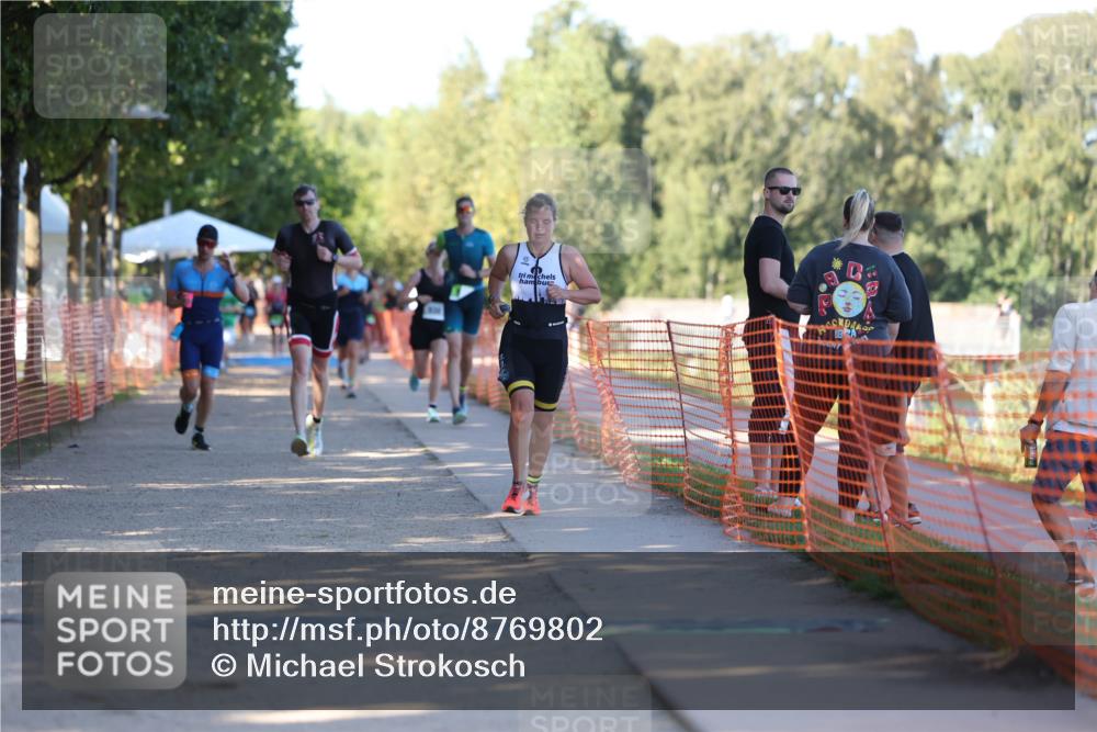 07.09.2025 - 19. Norderstedt Triathlon Michael Strokosch http://msf.ph/oto/8769802 07.09.2025 16:25:29 Laufen 425, 523, 529, 938, 1104, 1579 meine-sportfotos.de