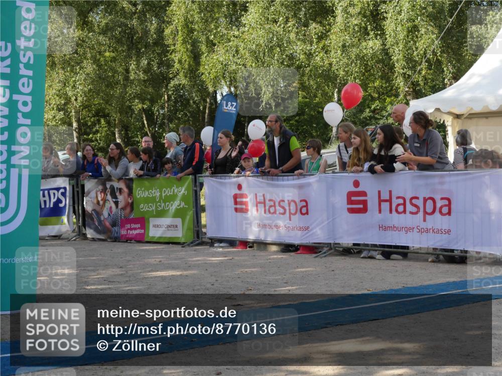 07.09.2025 - 19. Norderstedt Triathlon Zöllner http://msf.ph/oto/8770136 07.09.2025 10:52:17 Ziel 667, 1114, 1141, 1146 meine-sportfotos.de