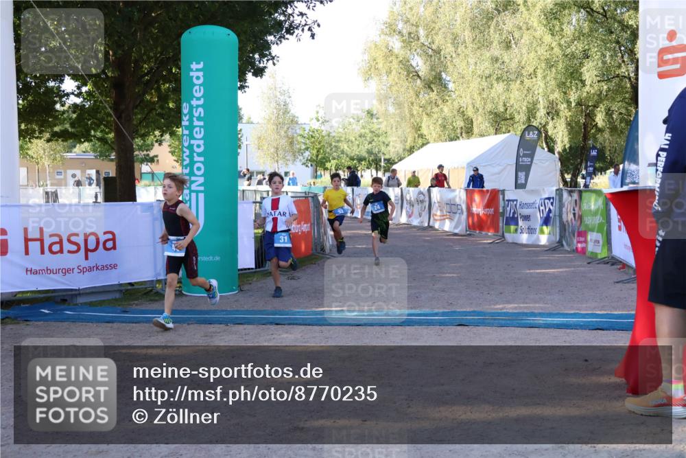 07.09.2025 - 19. Norderstedt Triathlon Zöllner http://msf.ph/oto/8770235 07.09.2025 09:17:51 Ziel 24, 31, 32, 43 meine-sportfotos.de