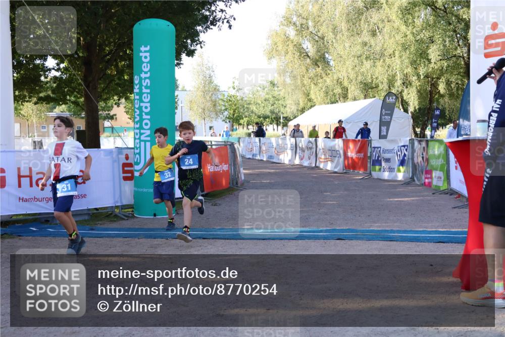 07.09.2025 - 19. Norderstedt Triathlon Zöllner http://msf.ph/oto/8770254 07.09.2025 09:17:53 Ziel 24, 31, 32, 43 meine-sportfotos.de