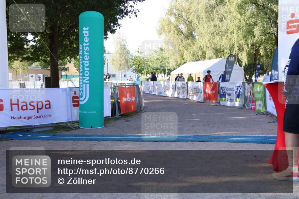 07.09.2025 - 19. Norderstedt Triathlon Zöllner http://msf.ph/oto/8770266 07.09.2025 09:17:54 Ziel 24, 31, 32, 43 meine-sportfotos.de