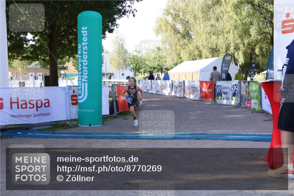 07.09.2025 - 19. Norderstedt Triathlon Zöllner http://msf.ph/oto/8770269 07.09.2025 09:18:05 Ziel 10 meine-sportfotos.de