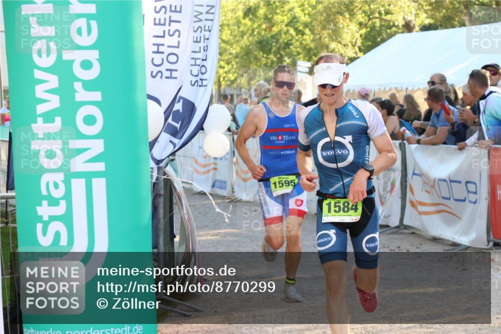 07.09.2025 - 19. Norderstedt Triathlon Zöllner http://msf.ph/oto/8770299 07.09.2025 16:41:49 Ziel 1584, 1595 meine-sportfotos.de