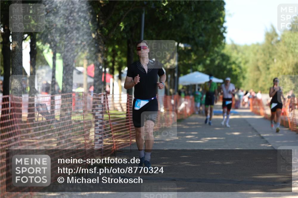 07.09.2025 - 19. Norderstedt Triathlon Michael Strokosch http://msf.ph/oto/8770324 07.09.2025 15:30:04 Laufen 460, 877 meine-sportfotos.de
