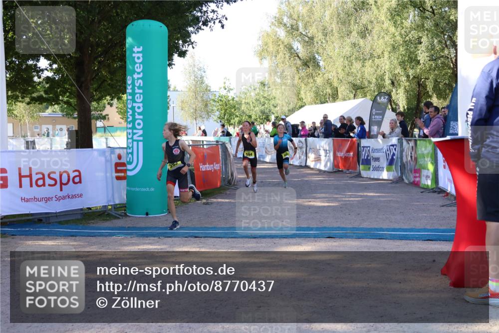 07.09.2025 - 19. Norderstedt Triathlon Zöllner http://msf.ph/oto/8770437 07.09.2025 09:45:55 Ziel 594, 595, 604 meine-sportfotos.de