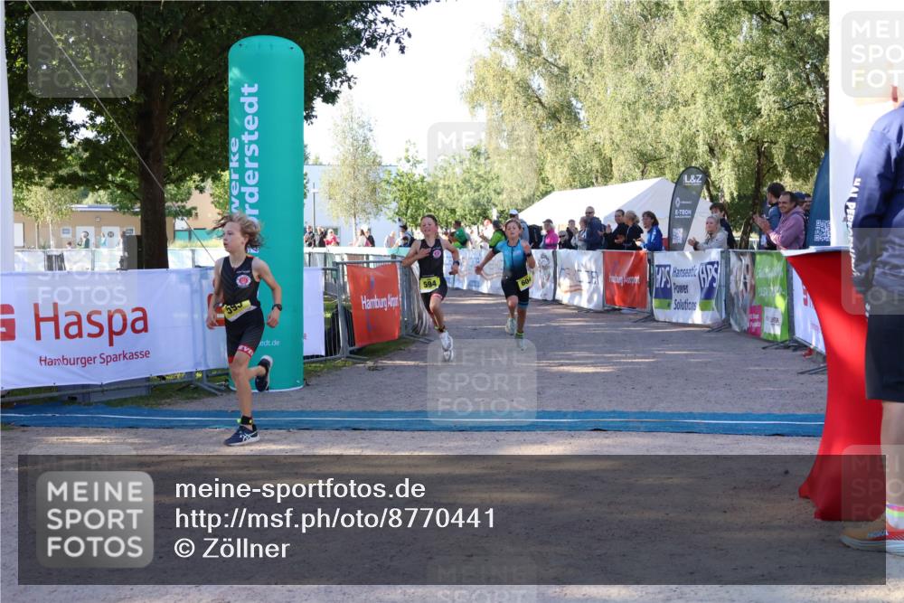 07.09.2025 - 19. Norderstedt Triathlon Zöllner http://msf.ph/oto/8770441 07.09.2025 09:45:55 Ziel 594, 595, 604 meine-sportfotos.de