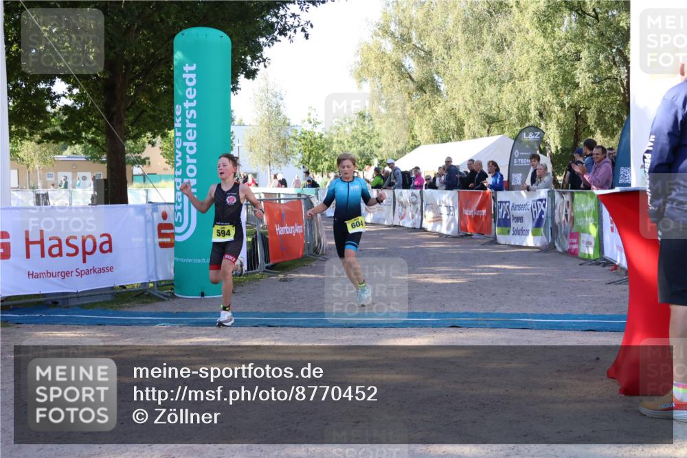 07.09.2025 - 19. Norderstedt Triathlon Zöllner http://msf.ph/oto/8770452 07.09.2025 09:45:56 Ziel 594, 595, 604 meine-sportfotos.de